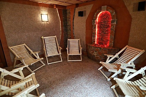 Спелеокамера из пилёного и прессованного сильвинита (Поликлиника, г. Калининград)